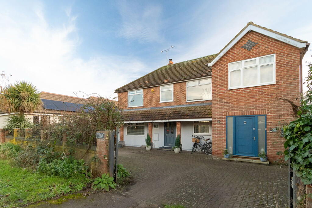 Main image of property: Fen Road, Cambridge, CB4 1TX