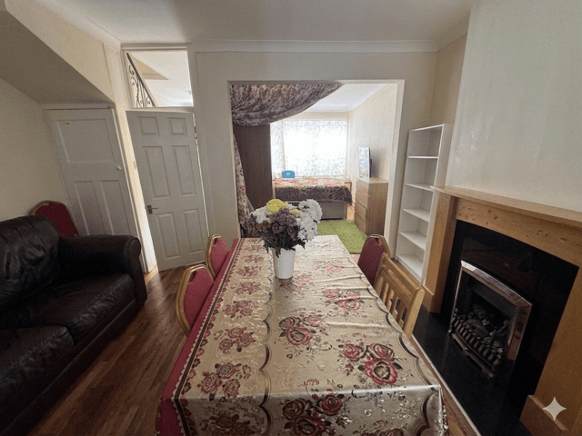 House in Twickenham - View 2