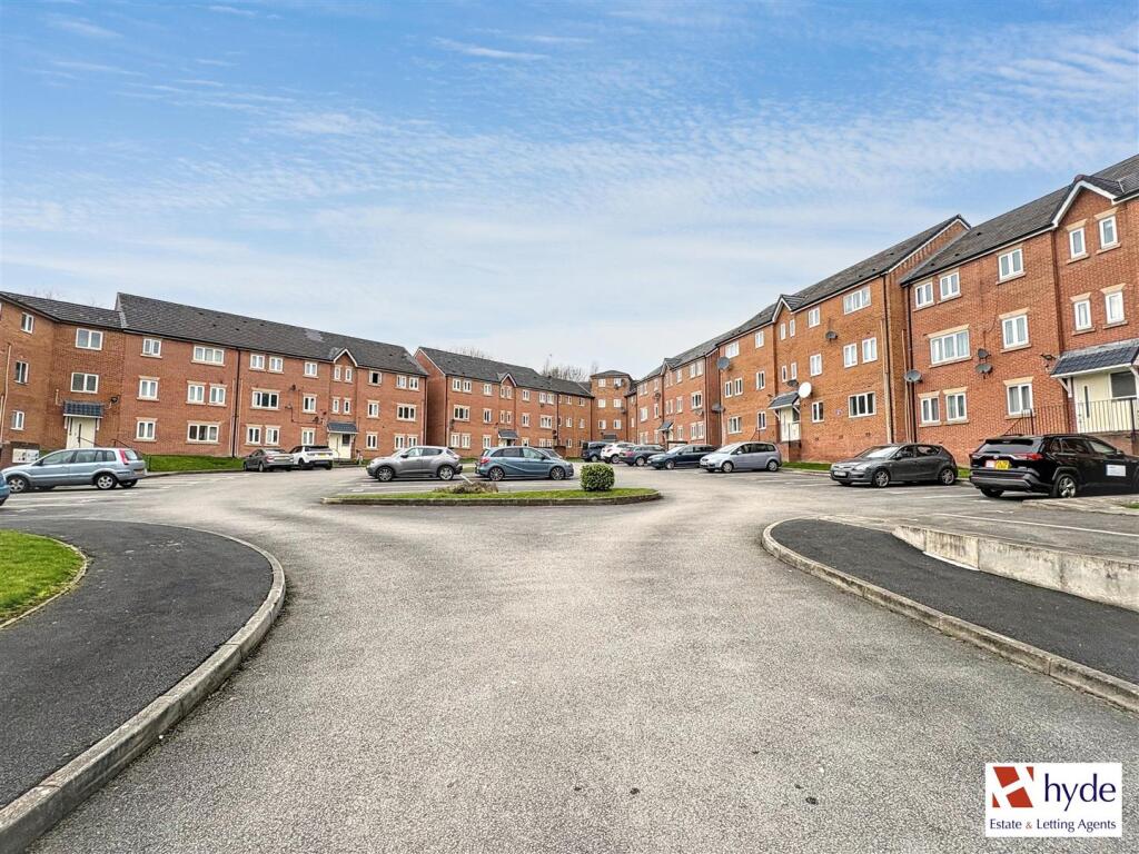 Main image of property: Queens Road, Manchester, M40 8AL