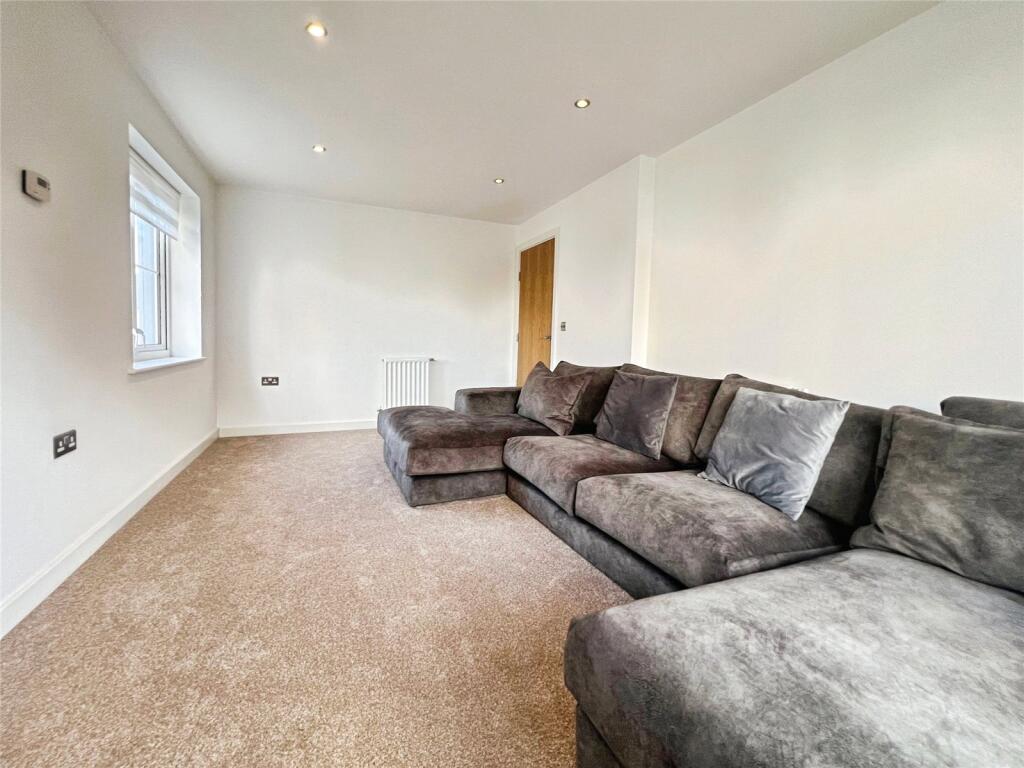Apartment in Rushmoor, North Town - More