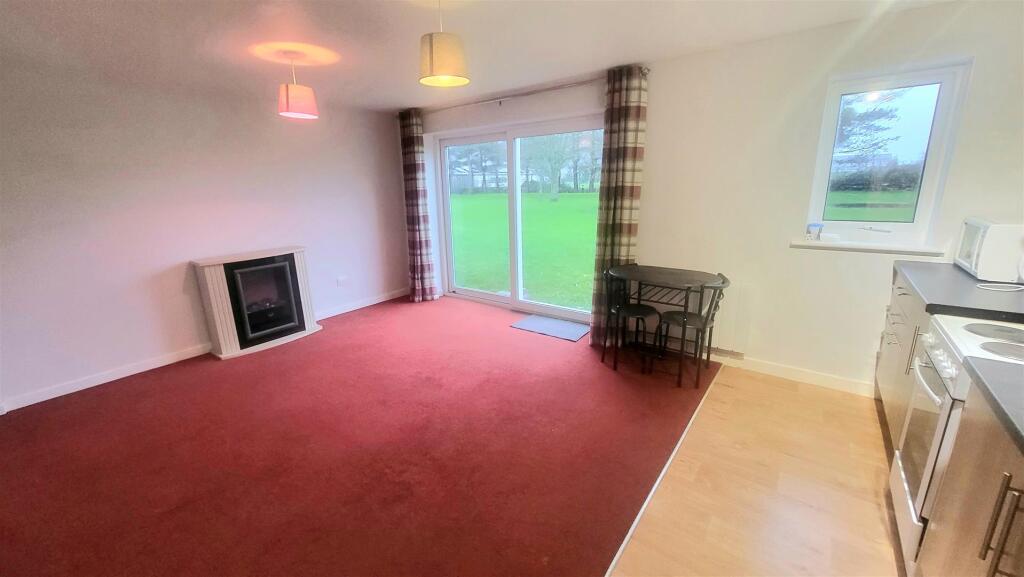 18 Glan Gors, Harlech photo 3