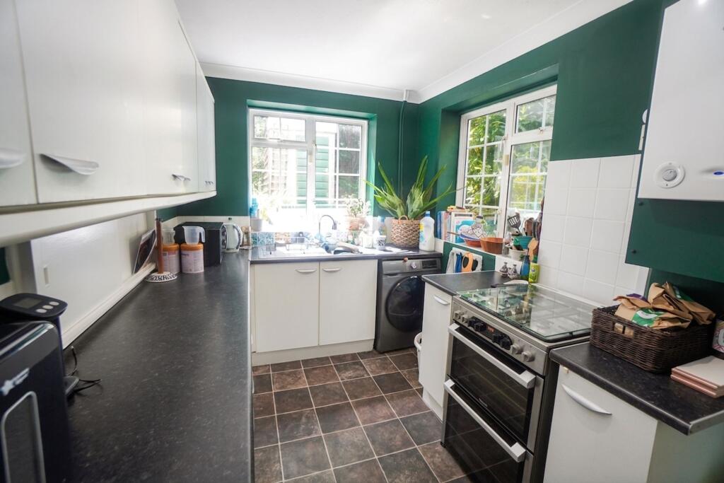 House in High Wycombe, Sands - View 3