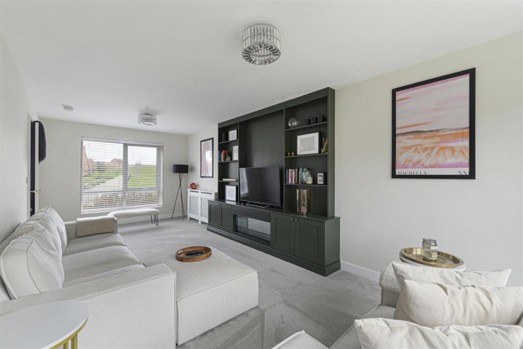 Park Drive, Kings Hill, West Malling photo 4