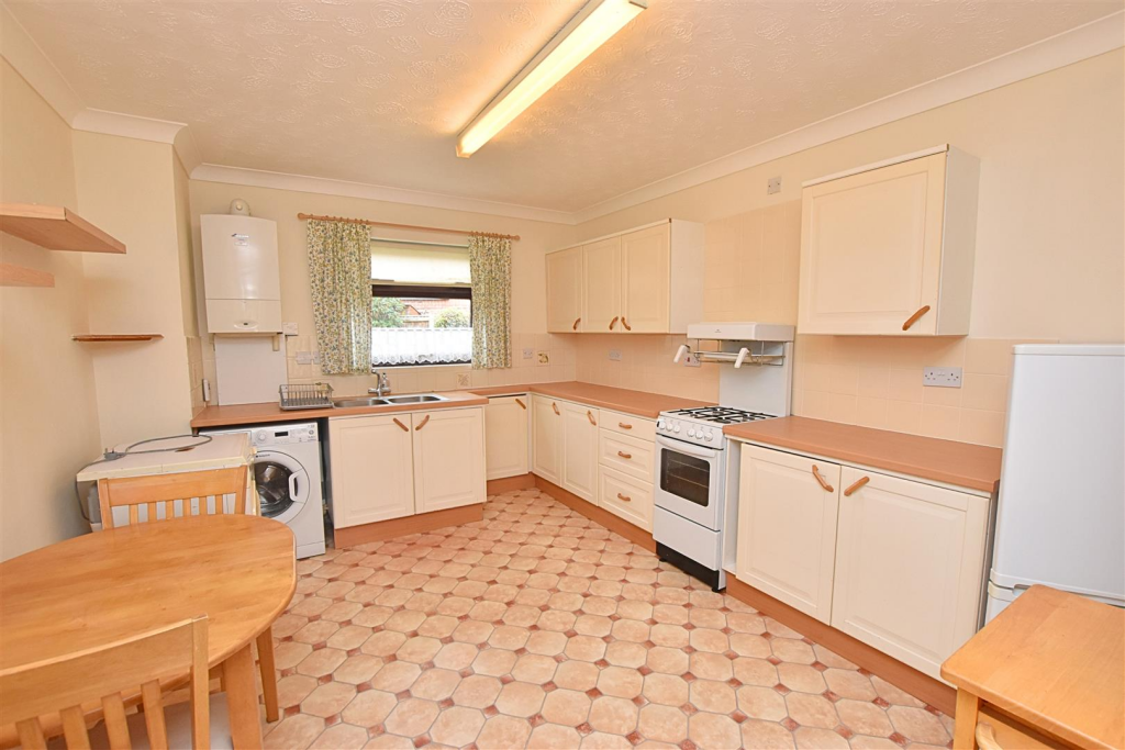 Apartment in Grimsby, Scartho - View 4