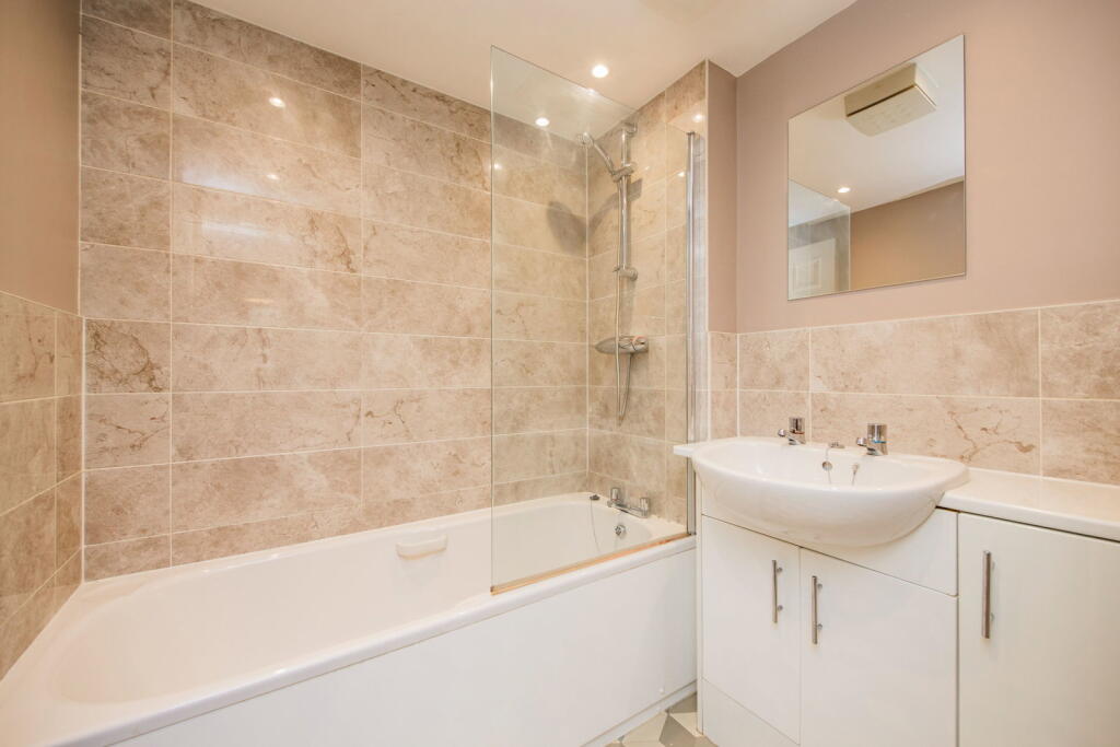 Apartment in Tonbridge - More