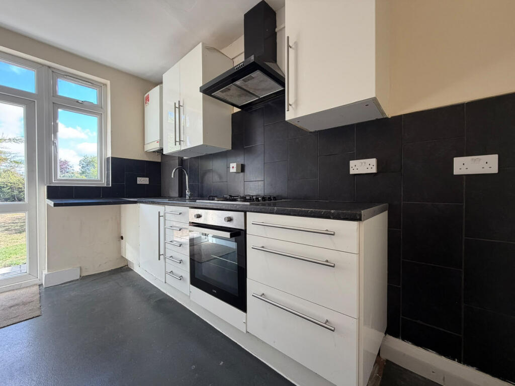 House in London, Kenton - View 5