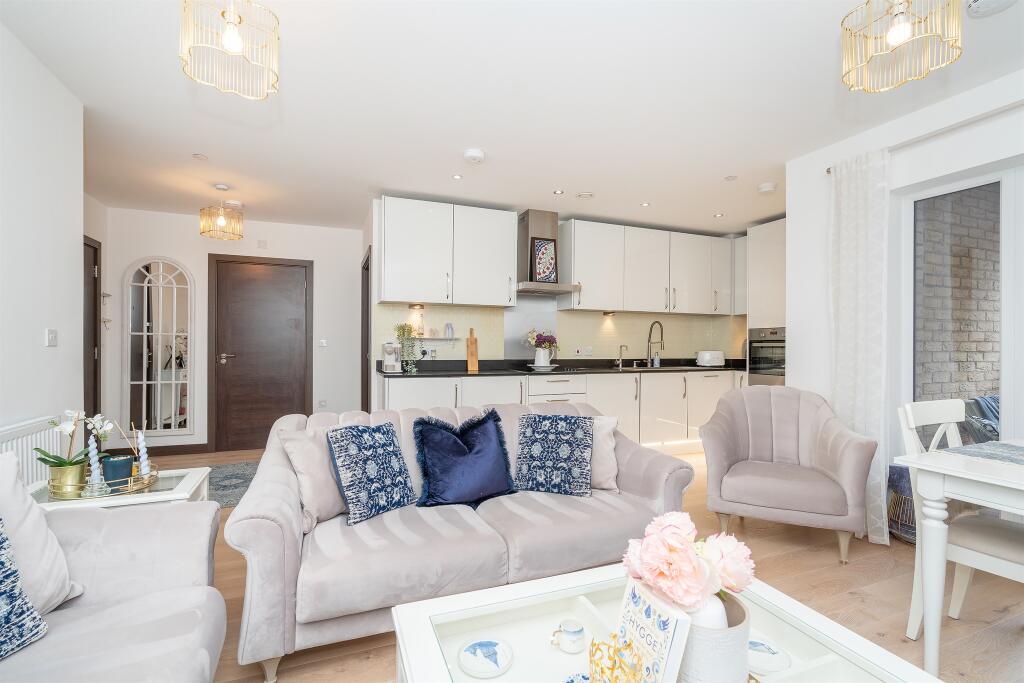 1-bed flat on Marri Street, Watford, £280,000