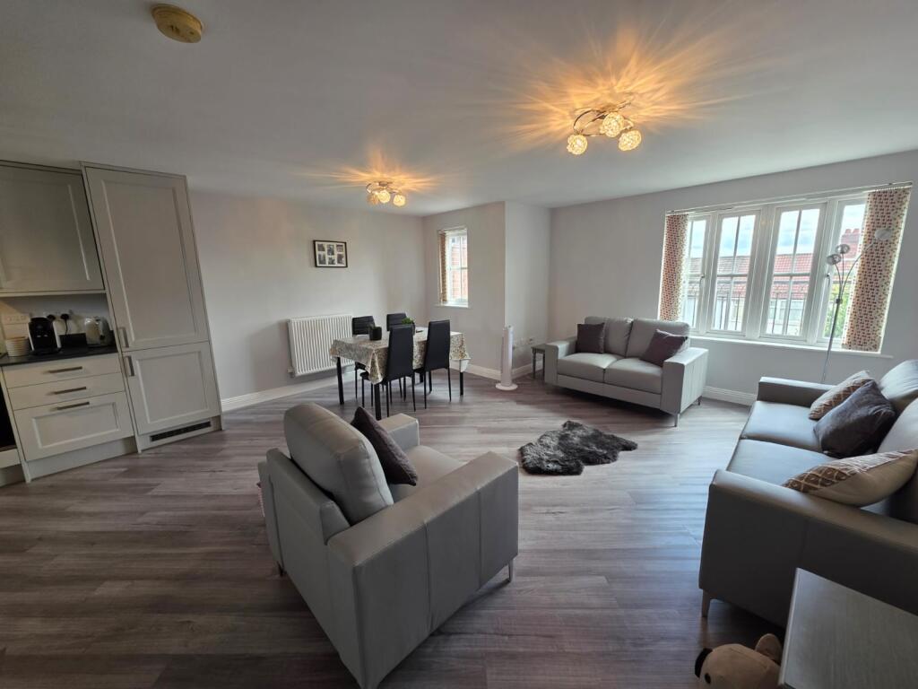 Apartment in Cardiff, Heath - View 2