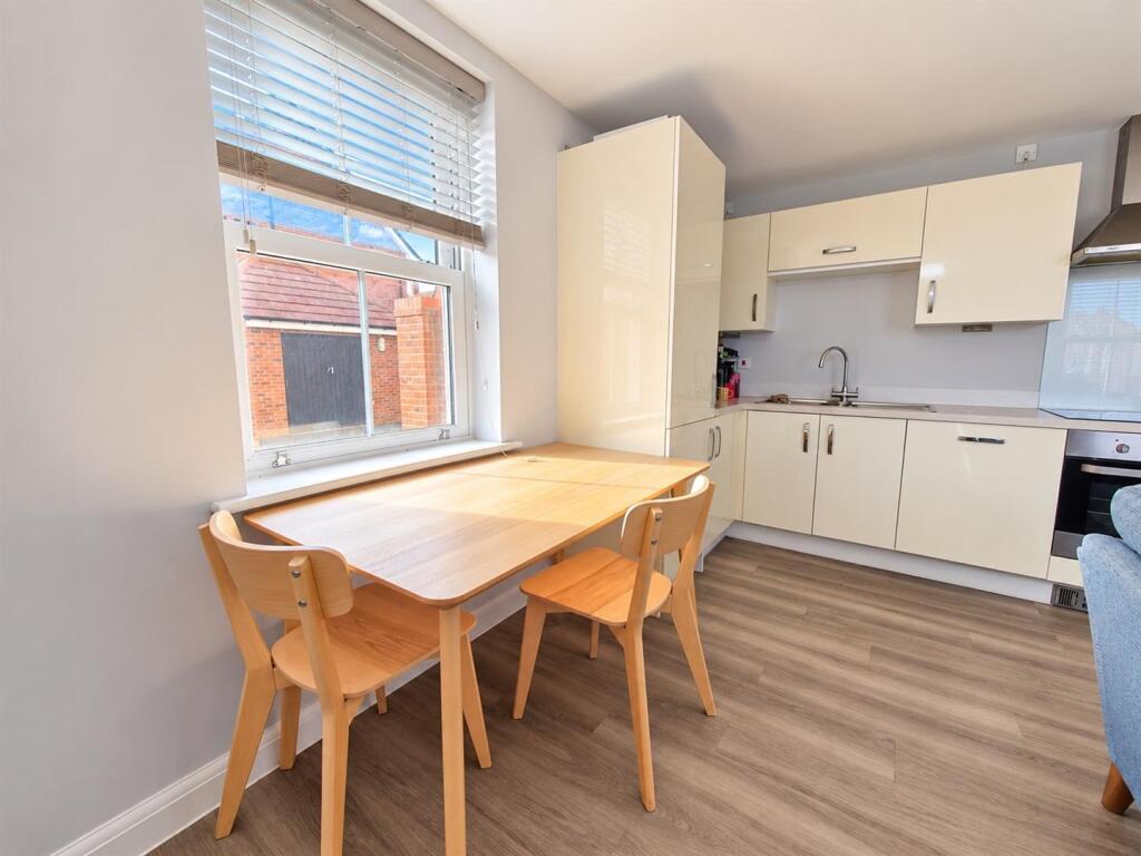 Apartment in Milton Keynes - View 5