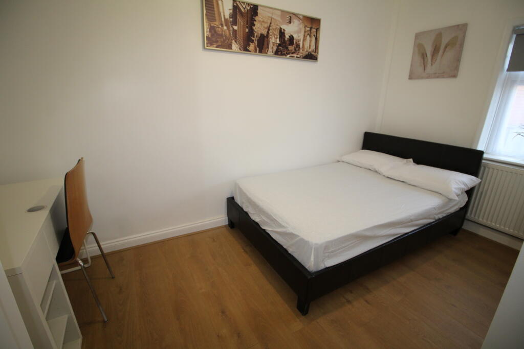 Apartment in Kenilworth, Abbey End - View 2