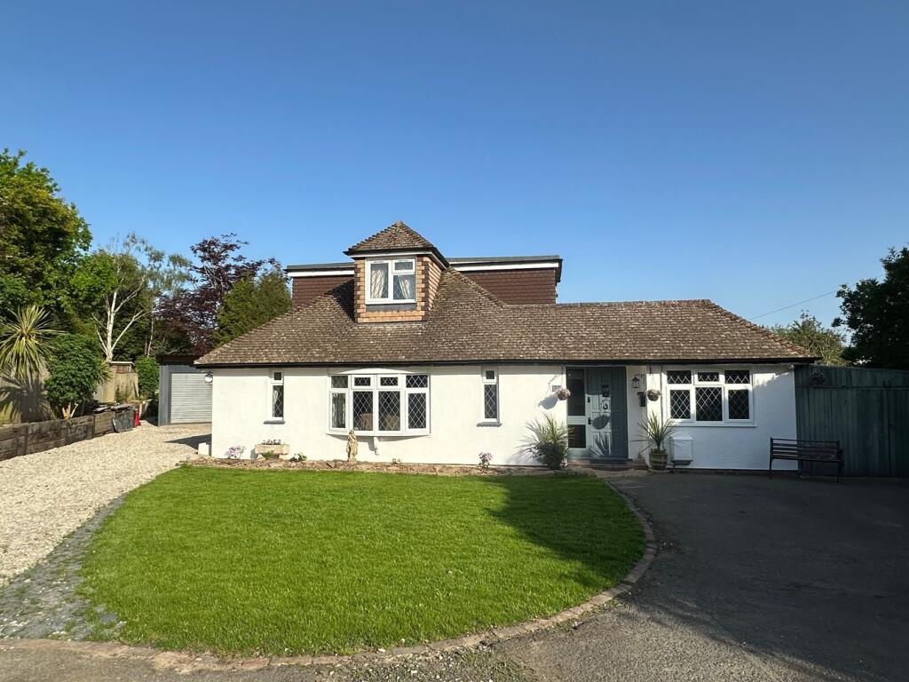 5-bed detached on Gunters Lane, Bexhill-on-Sea, TN39, £580,000