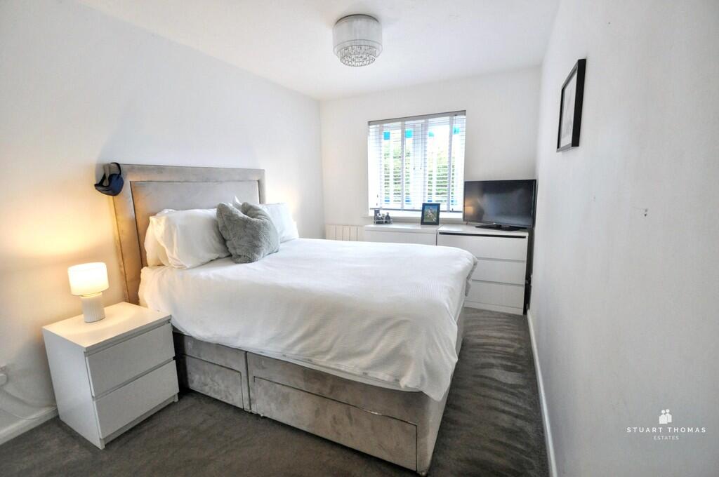Apartment in Southend-on-Sea - View 5