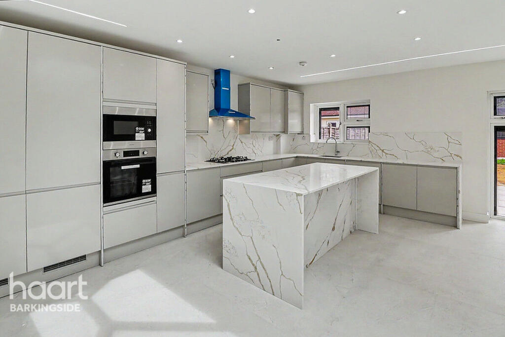 House in London, Redbridge - View 6