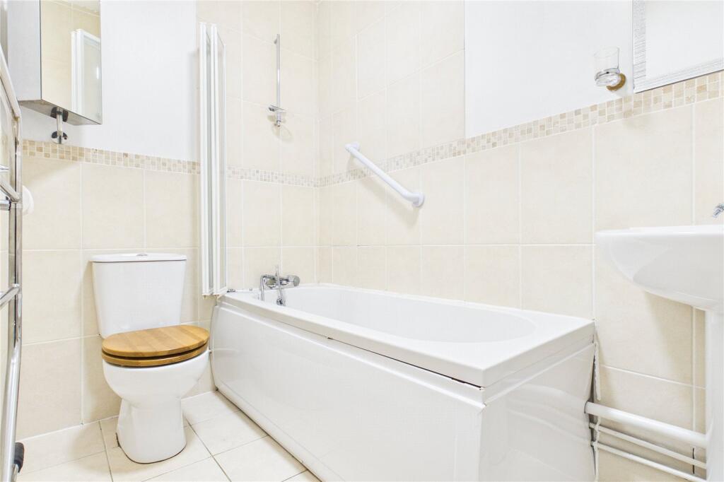 Warwick House, Church Street, Reading, Berkshire, RG7 - View 4