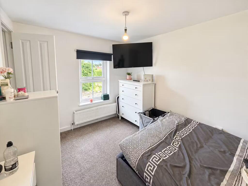 House in Rochford, Rayleigh - More