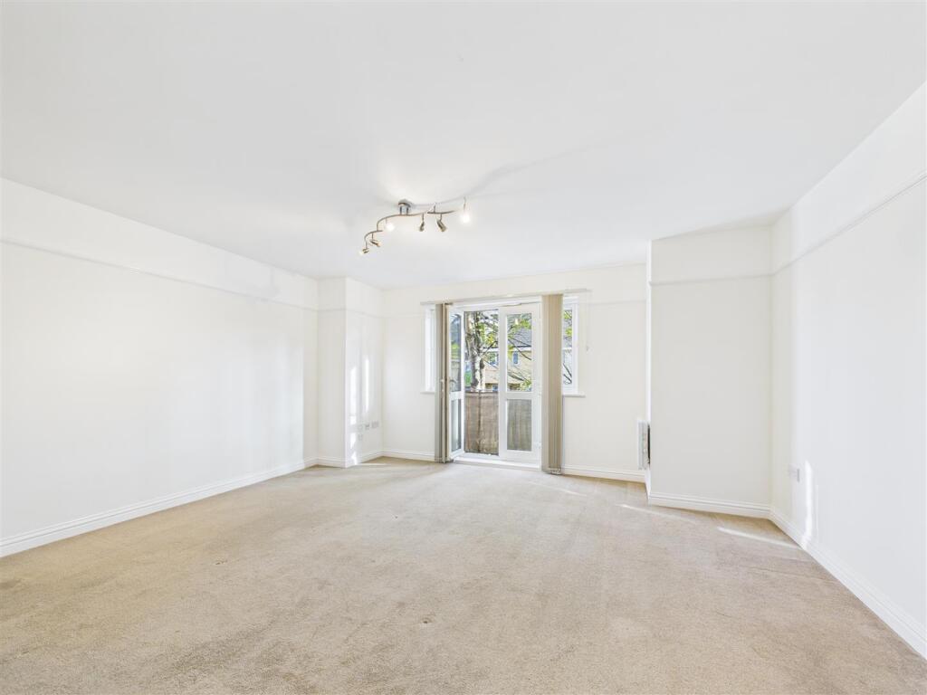 Apartment in Stevenage - View 3