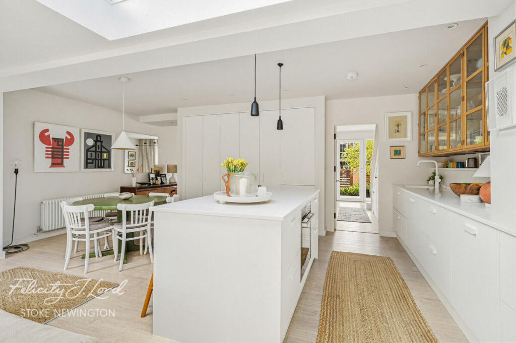 Main image of property: Green Lanes, London N4