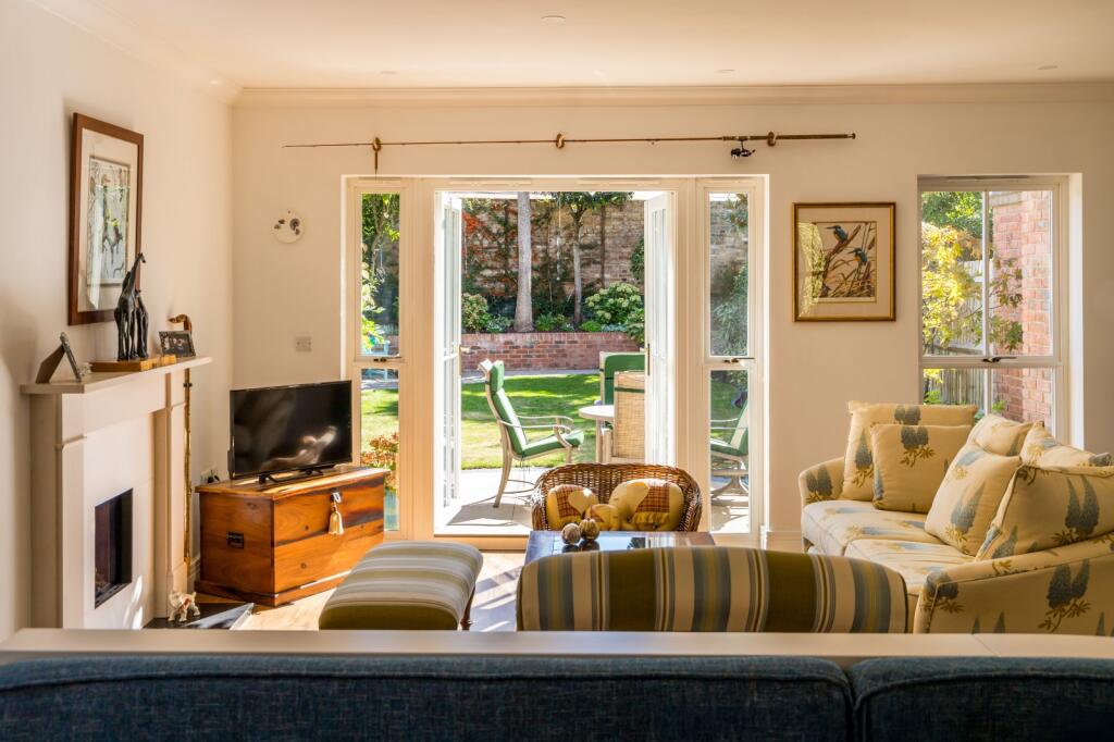House in Shepperton, Surrey - View 4