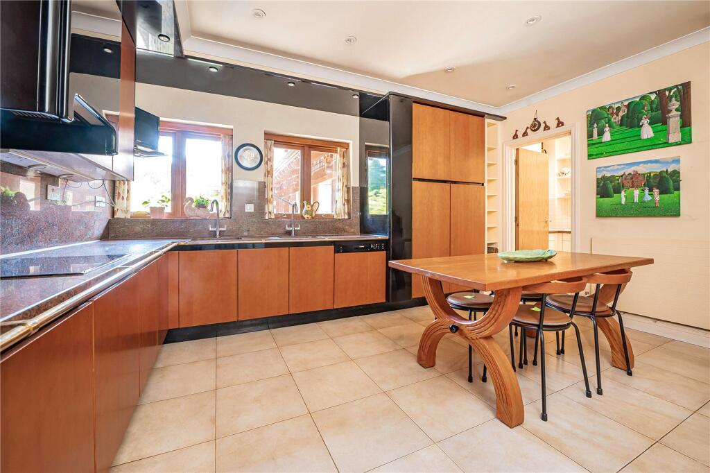 Apartment in Kingston upon Thames - More