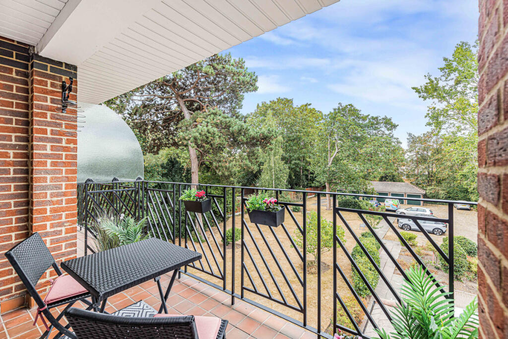 Apartment in London - View 5