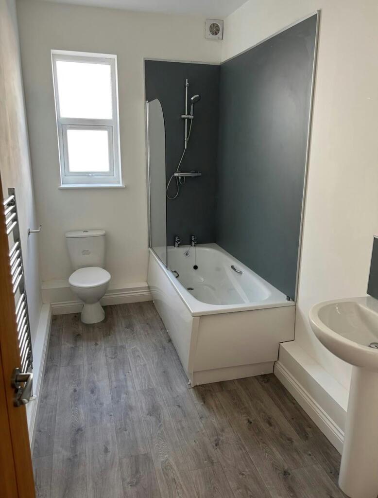 Albion Chambers Bathroom.jpg