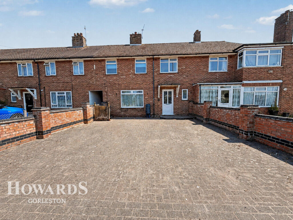 3-bed terraced on Magdalen Way, Gorleston, £180,000