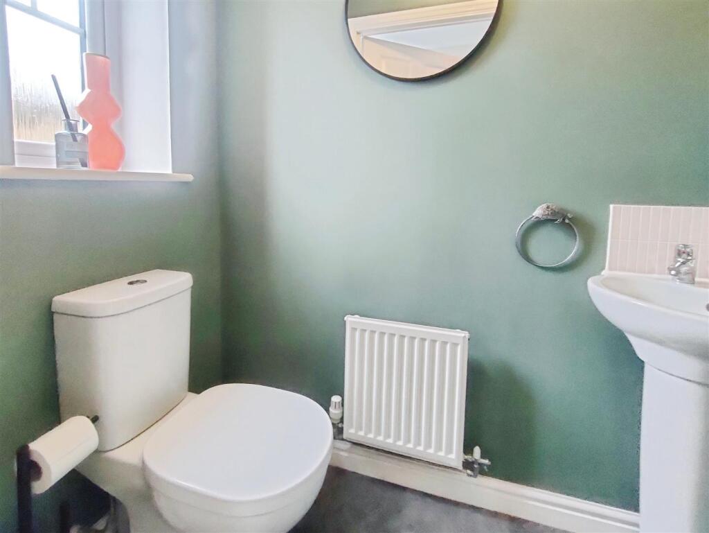 House in Sandbach, Elworth Park, Ettiley Heath - More
