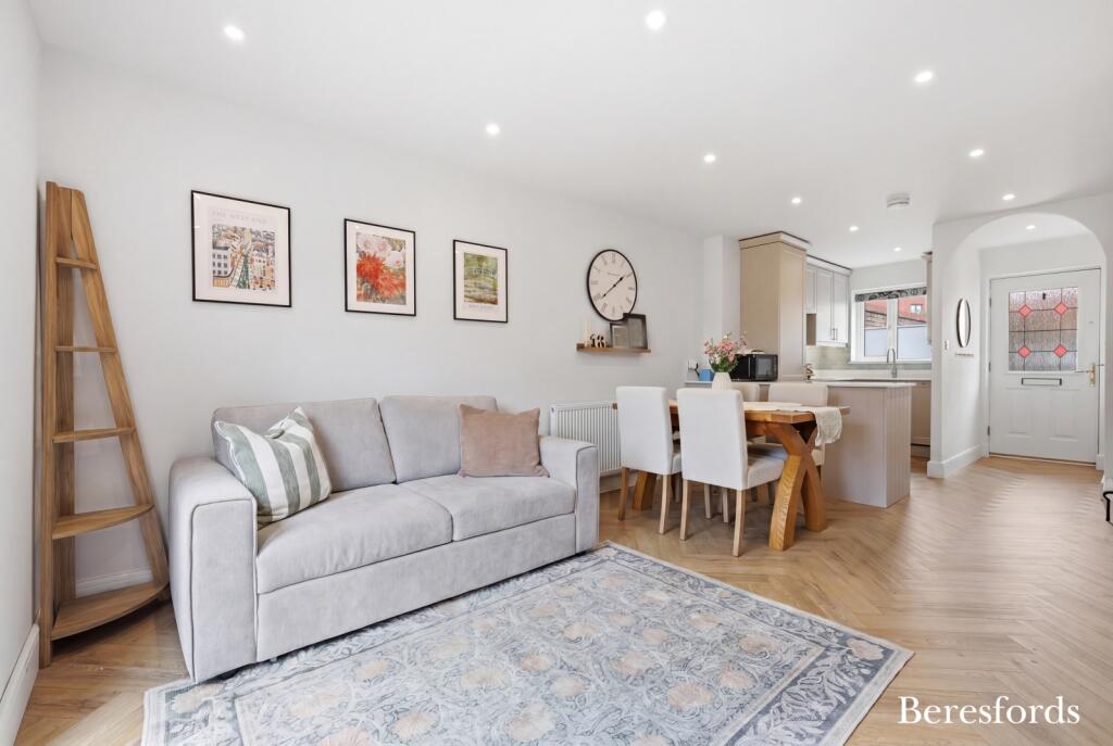Nightingale Crescent, Harold Wood, RM3 photo 4