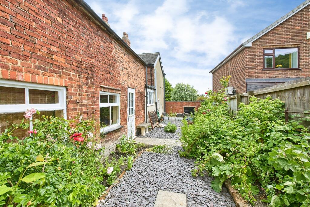 House in Amber Valley, Heanor and Loscoe CP - More