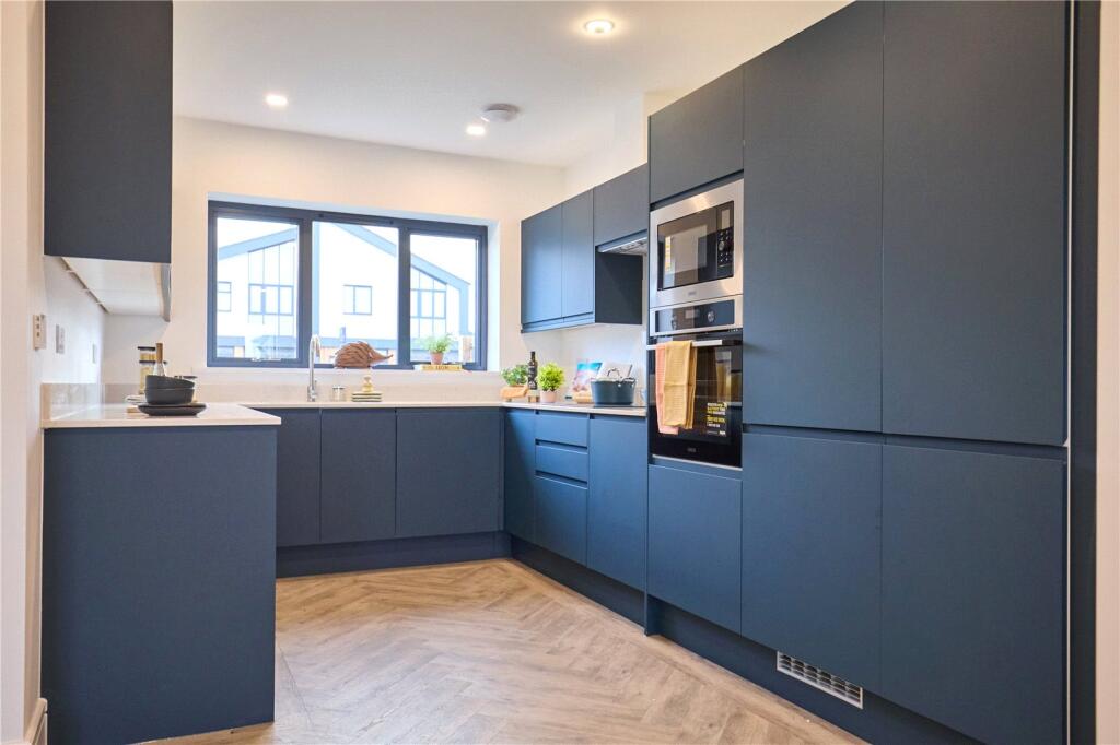 5 Corries Close photo 3