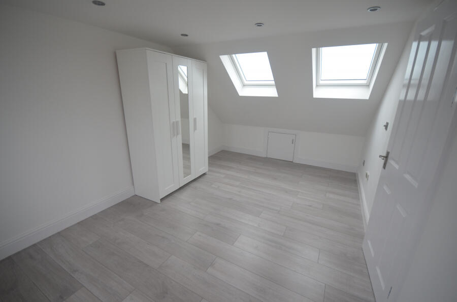 Apartment in Ilford - View 3