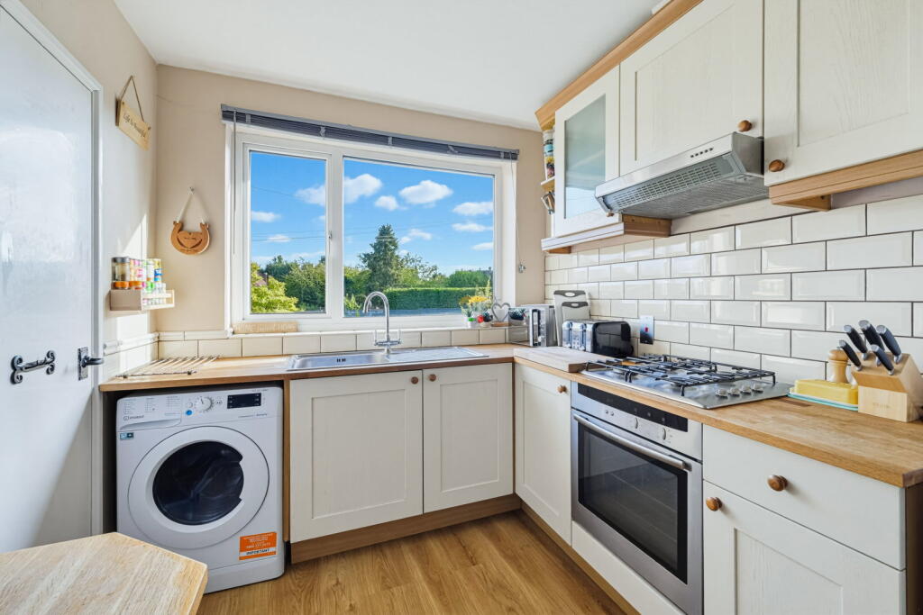 Apartment in Tandridge, Godstone - More