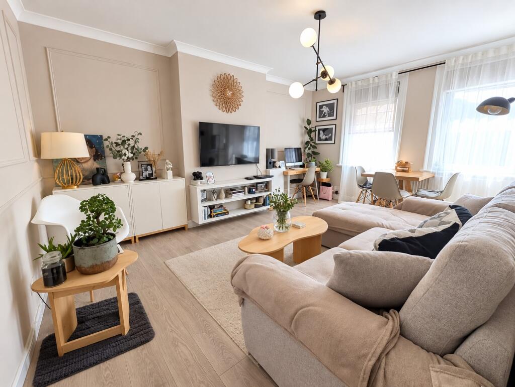 1-bed flat on West Hendon Broadway, Colindale, Barnet, London, £195,000