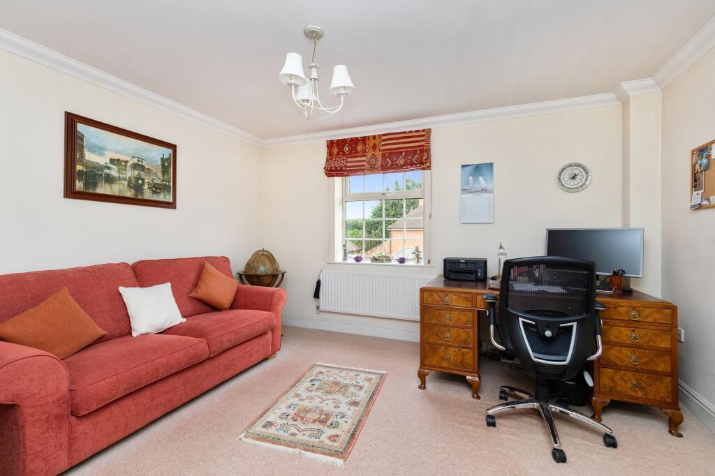 Potters Place, Horsham, RH12 - View 2