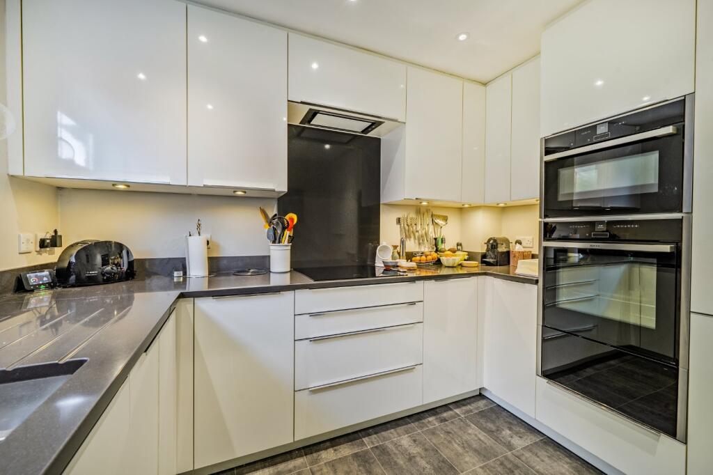 House in Winchester, Hampshire - View 4