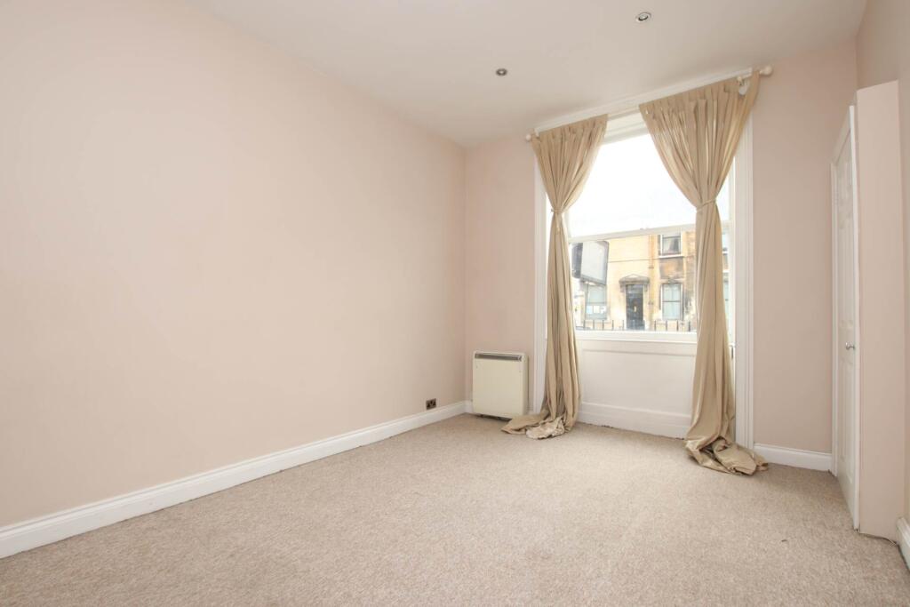 Apartment in Bath, Walcot - View 2