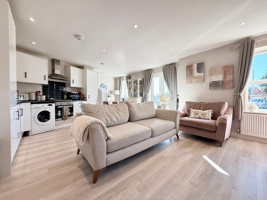 Catsbrook Road, Icknield, Luton, Bedfordshire, LU3 2EE photo 2