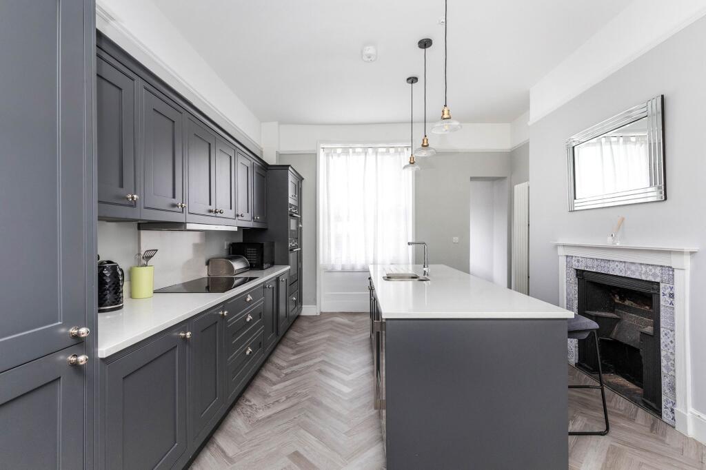 House in Worthing, West Sussex - More