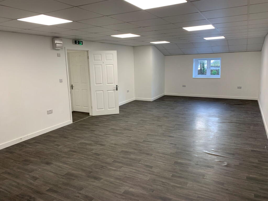 Offices & Workshops To Rent, Nr Redruth, TR16 4QG photo 2