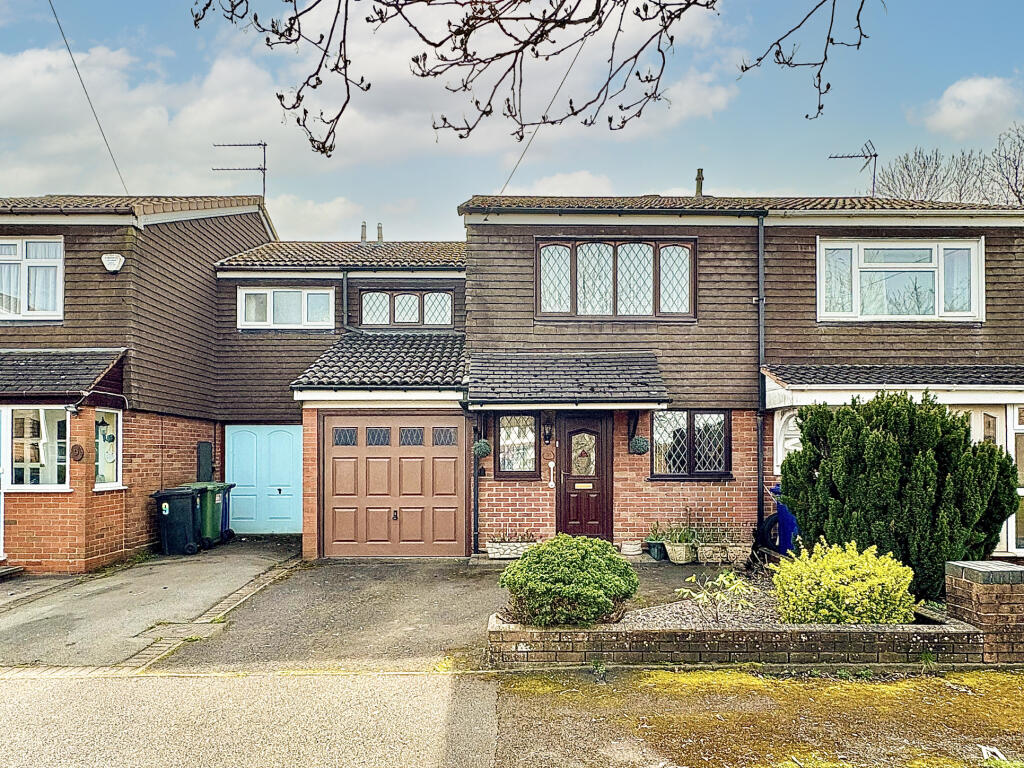 3-bed semi-detached on Crown Close, SEDGLEY, DY3 1QQ, £250,000