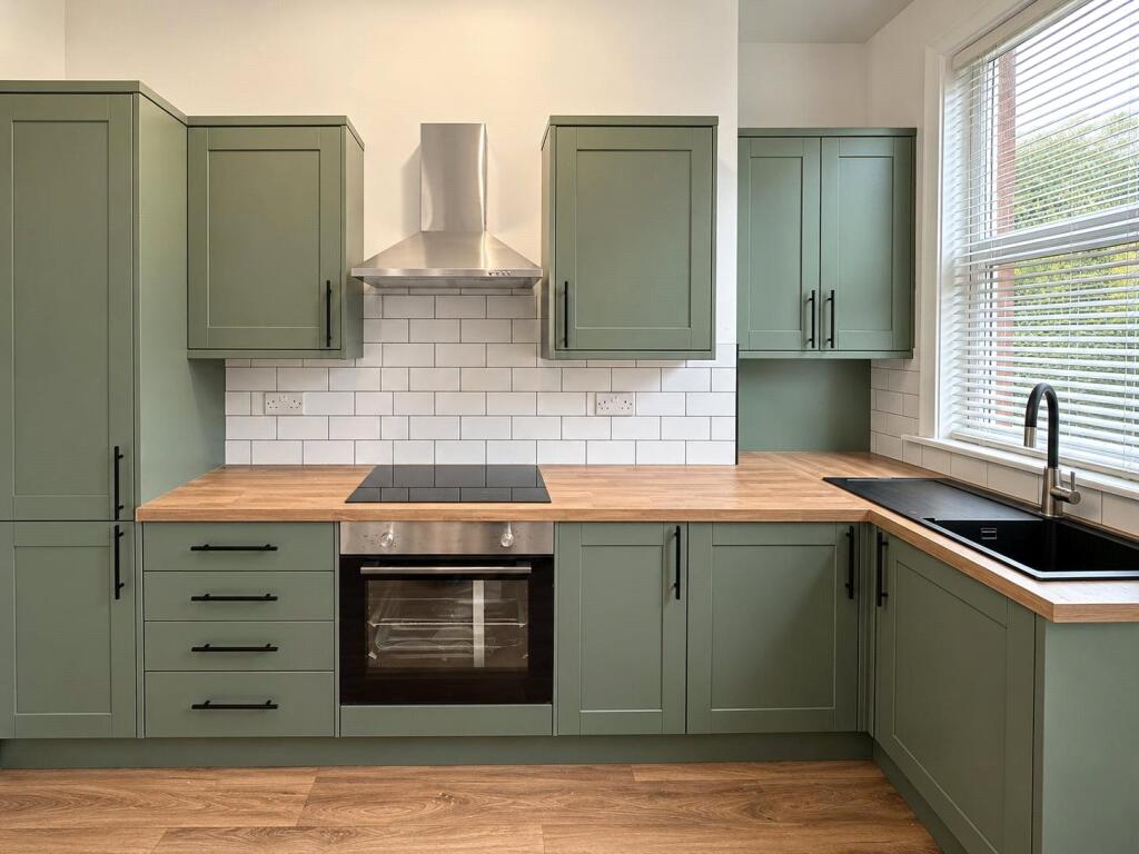Apartment in Leeds, Harehills Corner, Harehills - View 2
