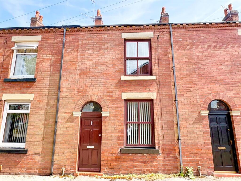 Main image of property: Bedford Square, Leigh
