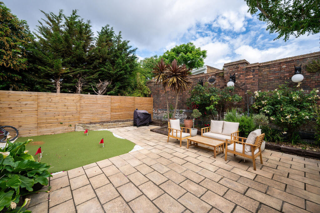 3 bedroom semi-detached house for rent