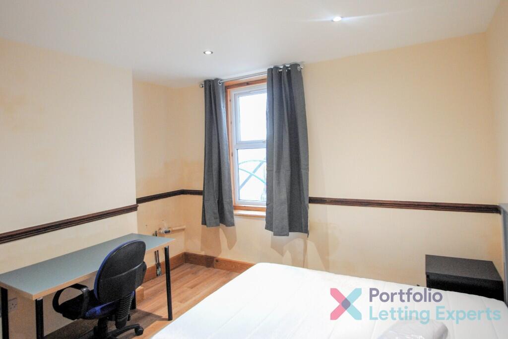 Additional image 6 of Students, Bills Included! Your Perfect Modern 6 Bedroom Home with Spacious Rooms on Northcote Road!