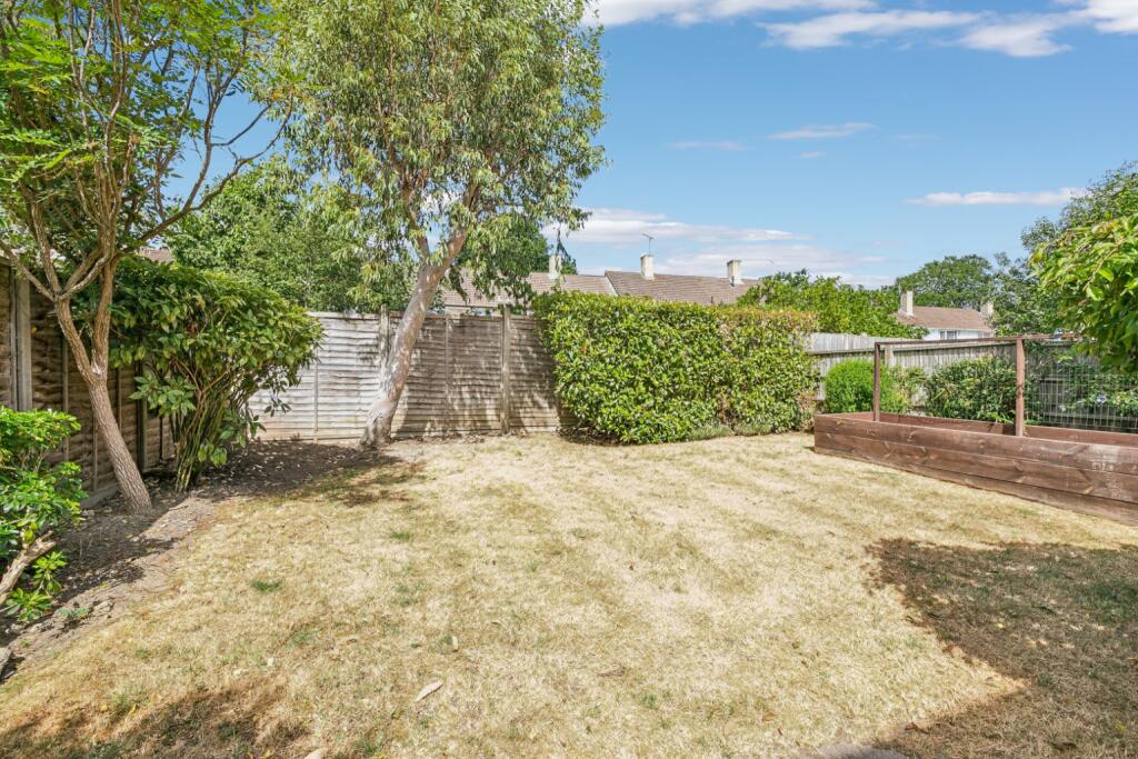 House in Welwyn Hatfield, Hertfordshire - View 3