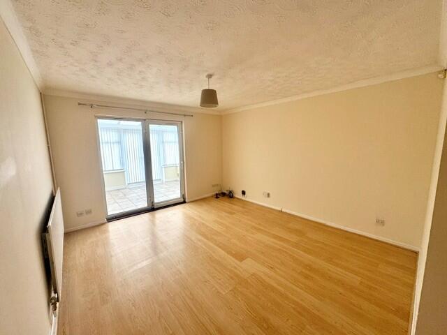 Dean Close, Wollaton, NG8 - View 4