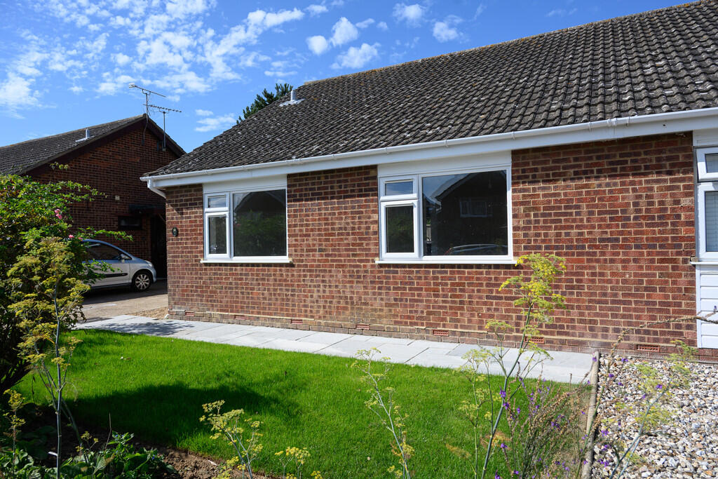 2-bed semi-detached on Earls Close, Felixstowe, £325,000