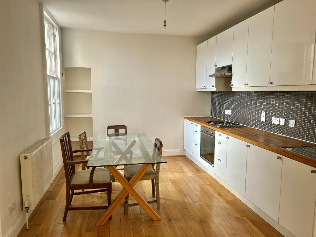 Apartment in Bath, Walcot - View 2