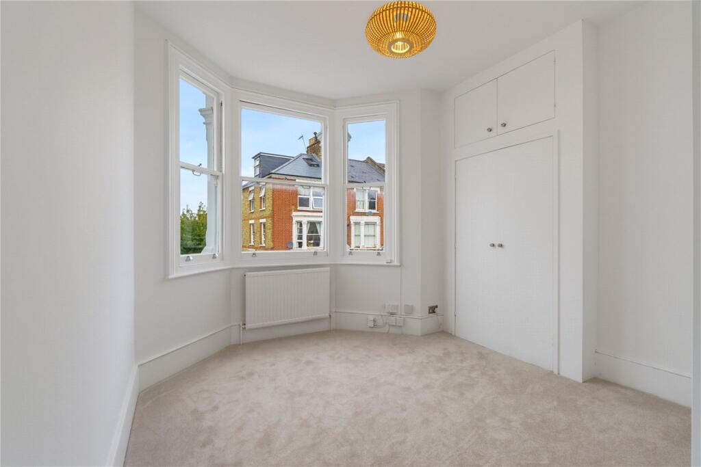 Apartment in London - More