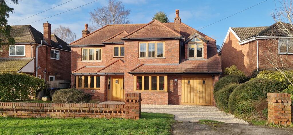 Main image of property: Offchurch Lane, Radford Semele, Leamington Spa